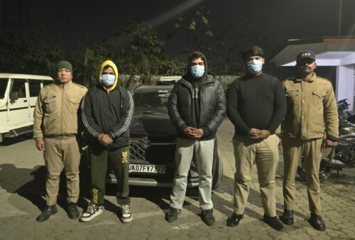 सरेआम गुंडागर्दी करने वालों पर दून पुलिस की सख्त कार्रवाई, 03 आरोपी गिरफ्तार