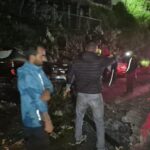 बारिश: उत्तराखंड पर अगले 48 घंटे भारी, मसूरी में 100 साल पुराना पेड़ गिरा, उत्तरकाशी में भी आफत, कई जिलों में स्कूलों की छुट्टी