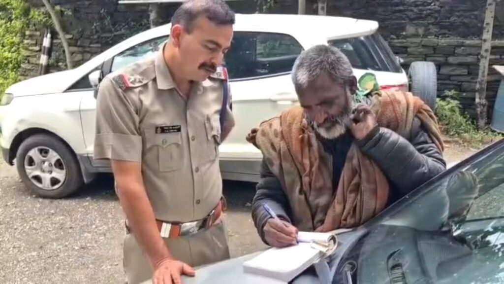 10 साल बाद परिवार से मिला लापता शख्स, परिजन हुए भावुक, पुलिस की ये ट्रिक आई काम
